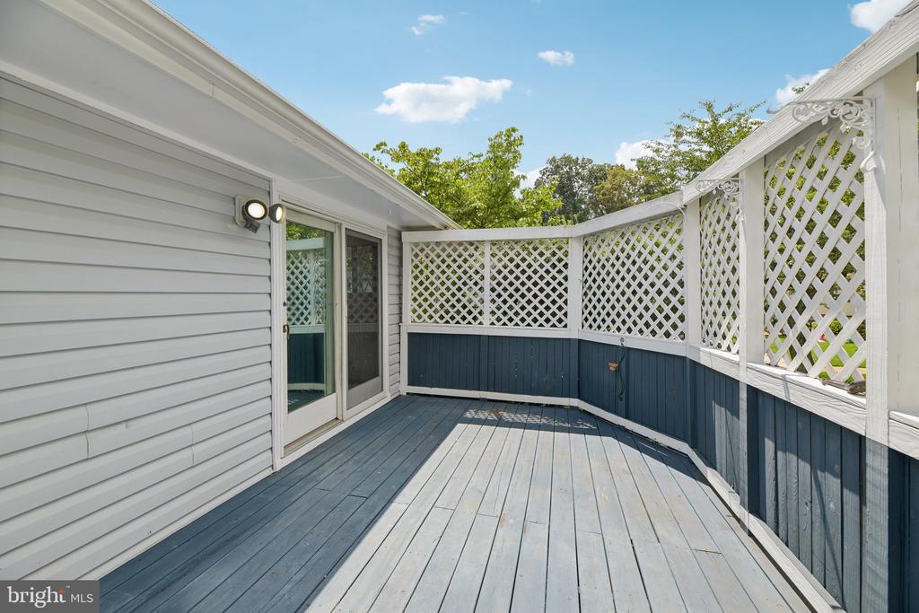 3004 JAMESTOWN COURT