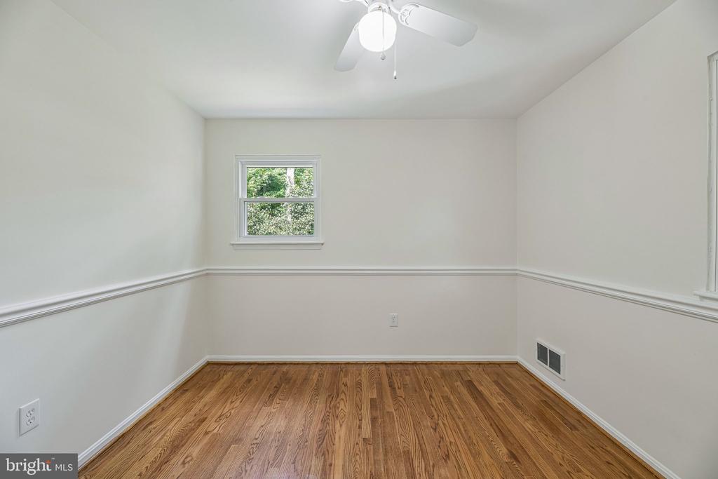 3004 JAMESTOWN COURT