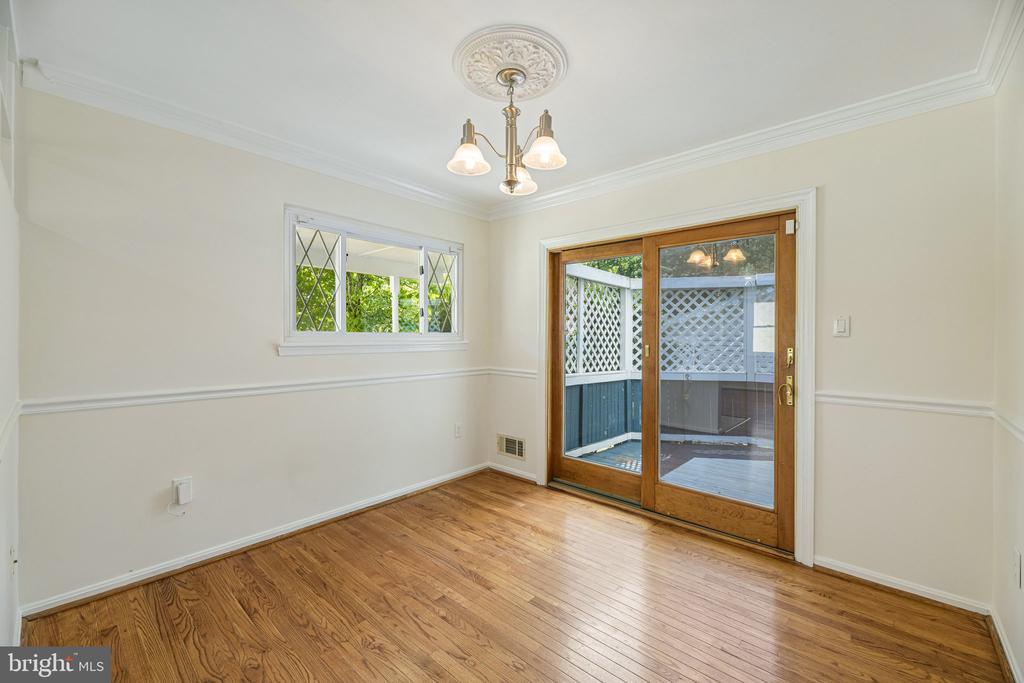 3004 JAMESTOWN COURT