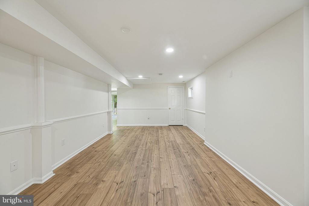 3004 JAMESTOWN COURT