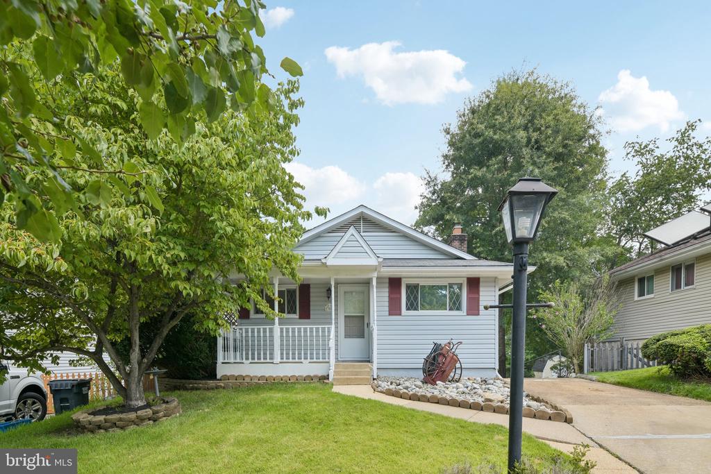 3004 JAMESTOWN COURT