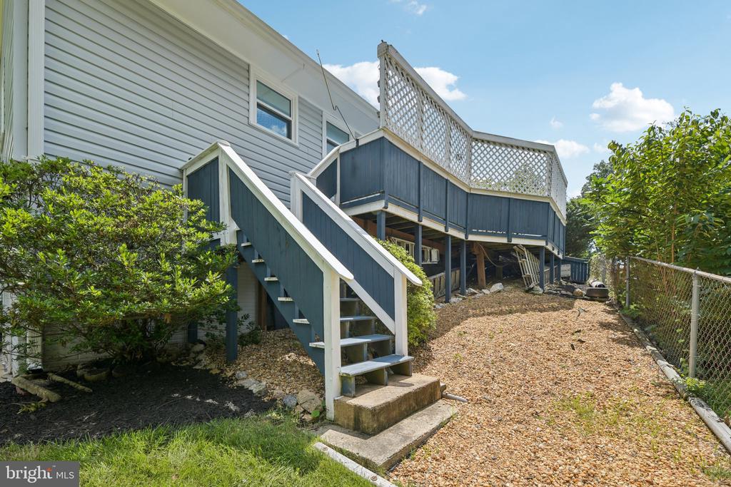 3004 JAMESTOWN COURT