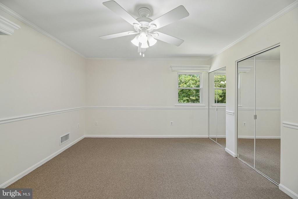 3004 JAMESTOWN COURT