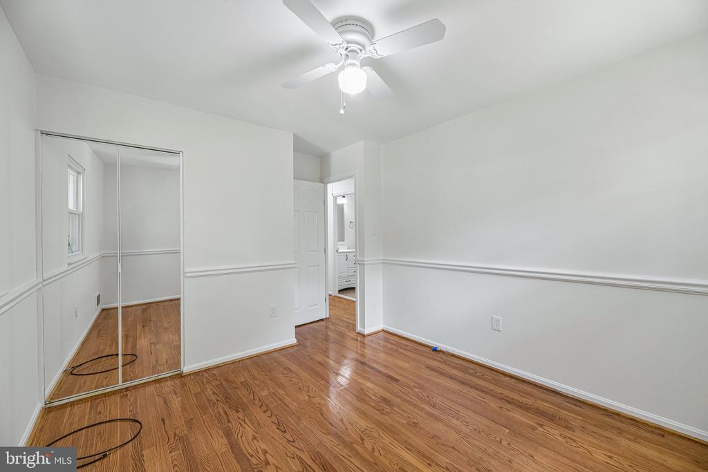 3004 JAMESTOWN COURT