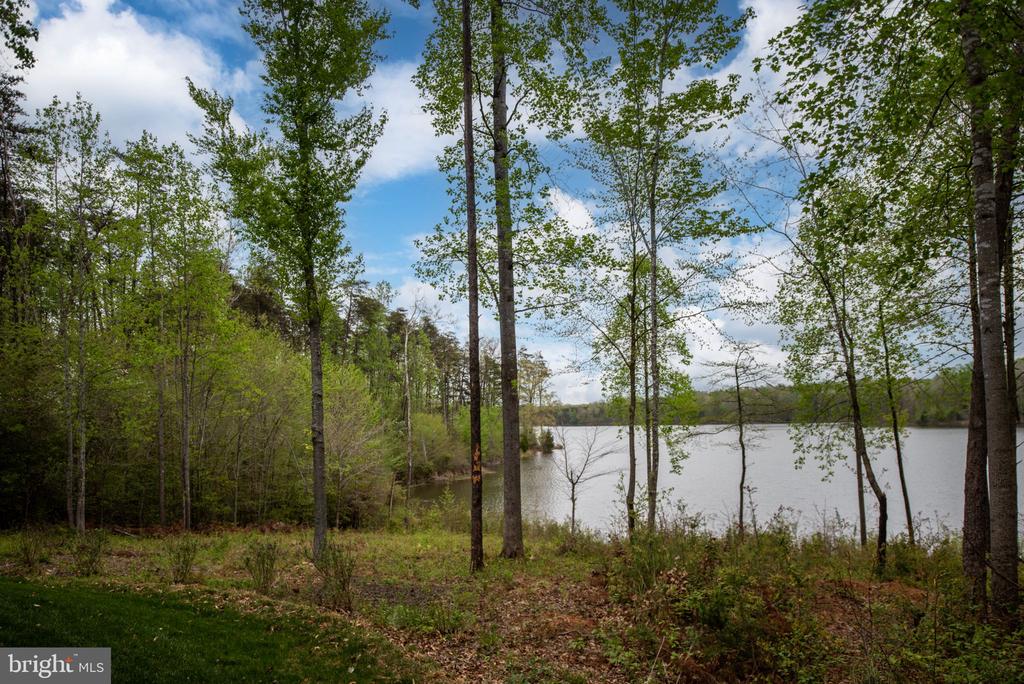 9813 CHESSMANS COURT