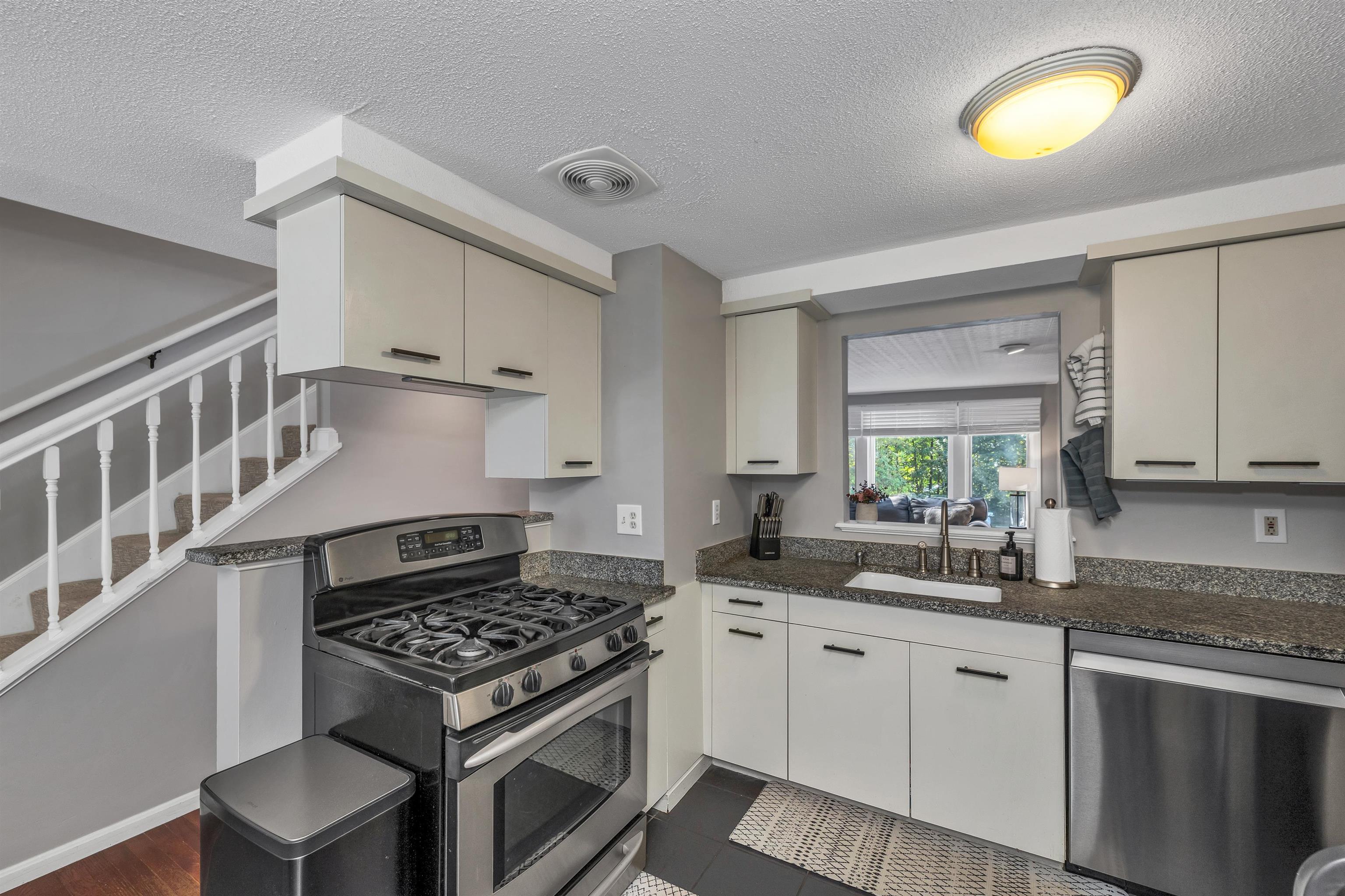 365 North River Road Unit: 5