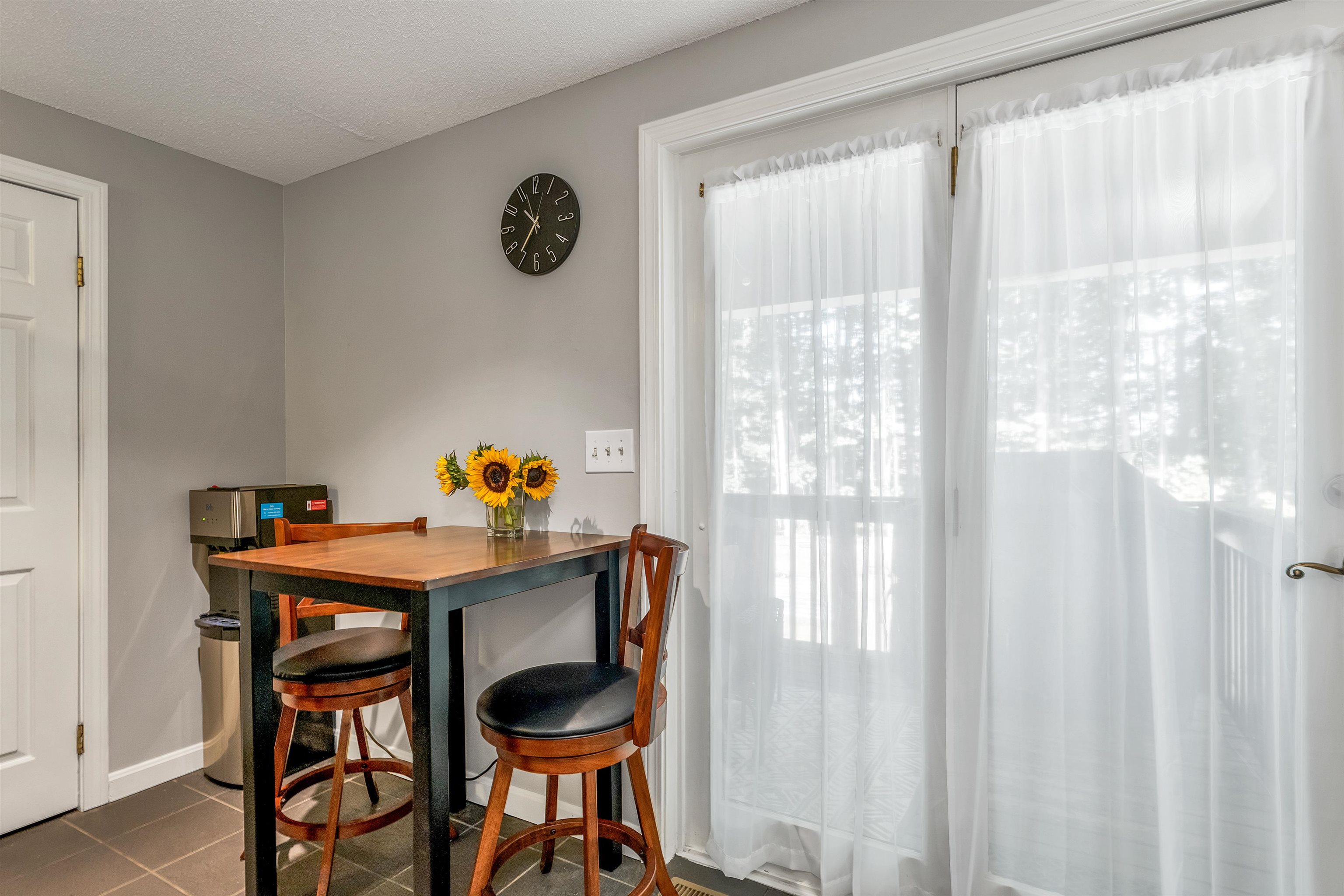 365 North River Road Unit: 5