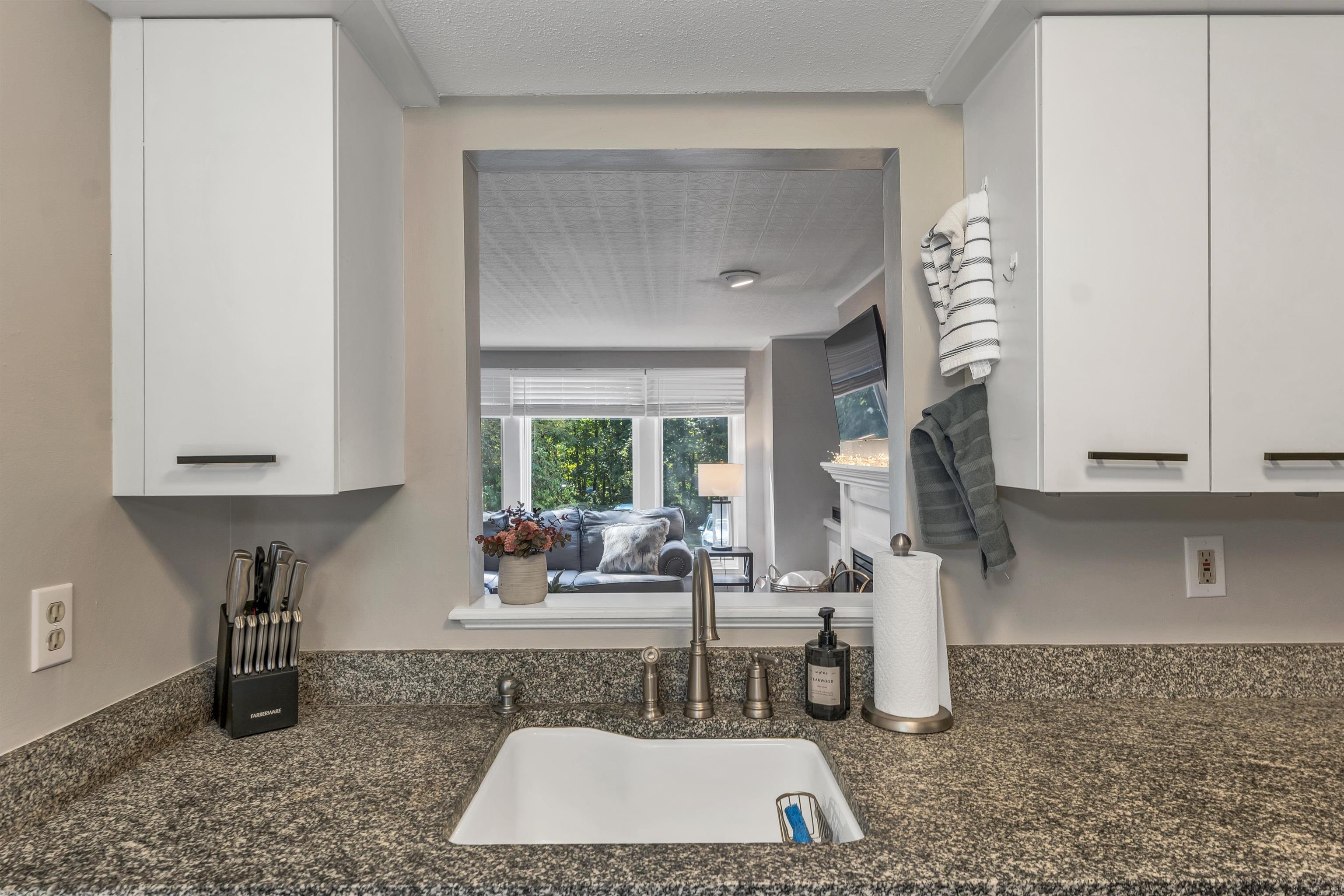 365 North River Road Unit: 5