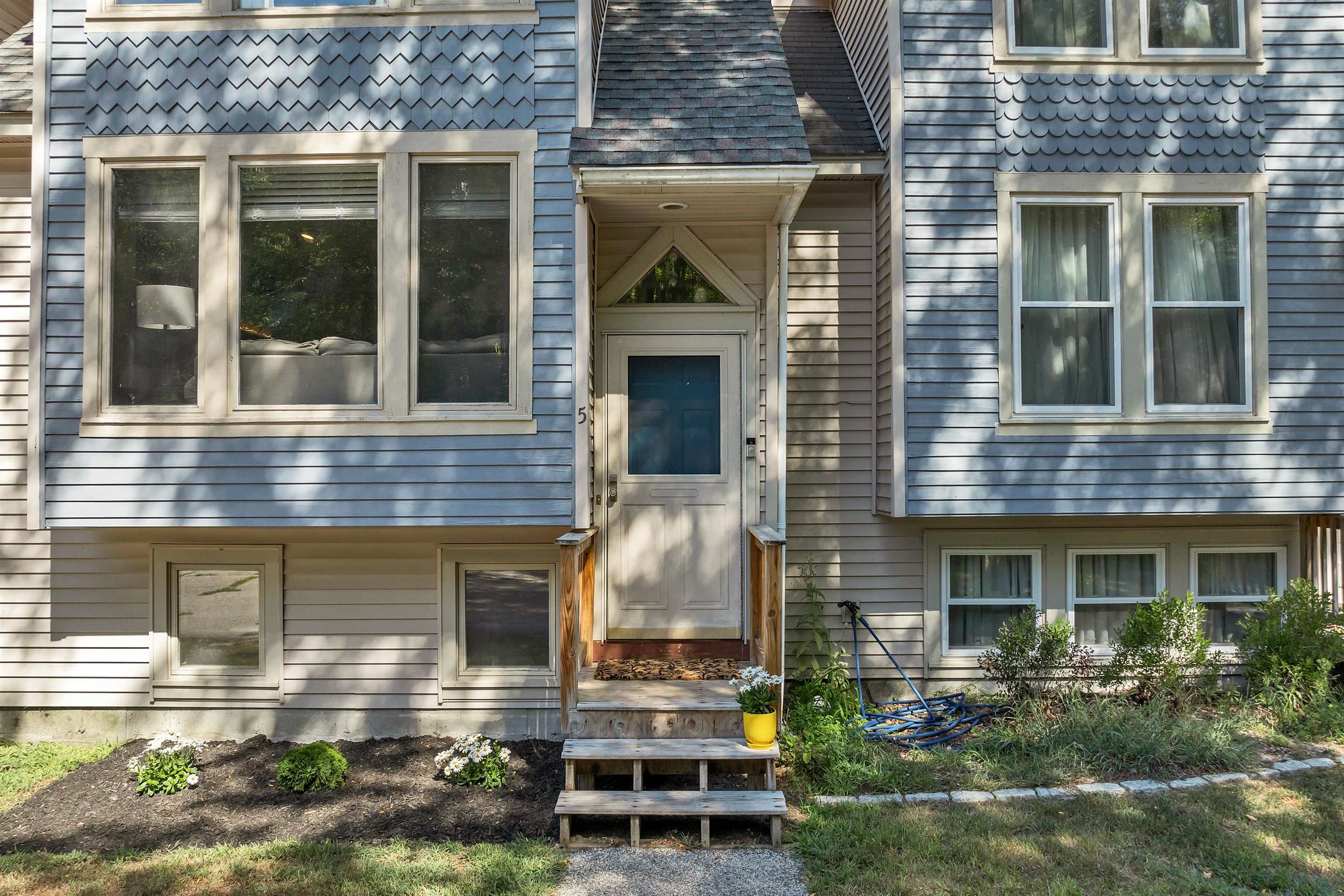 365 North River Road Unit: 5