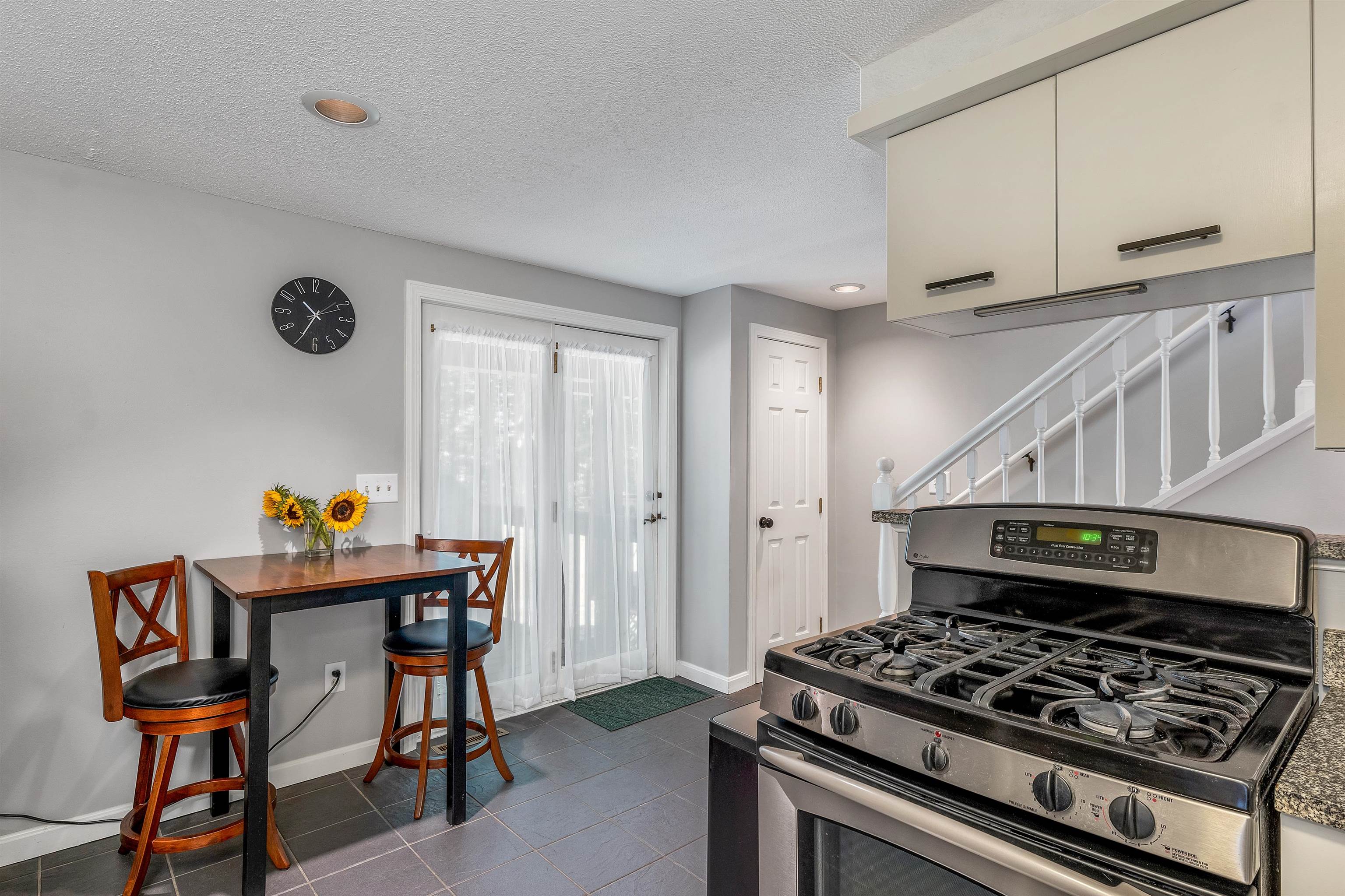 365 North River Road Unit: 5