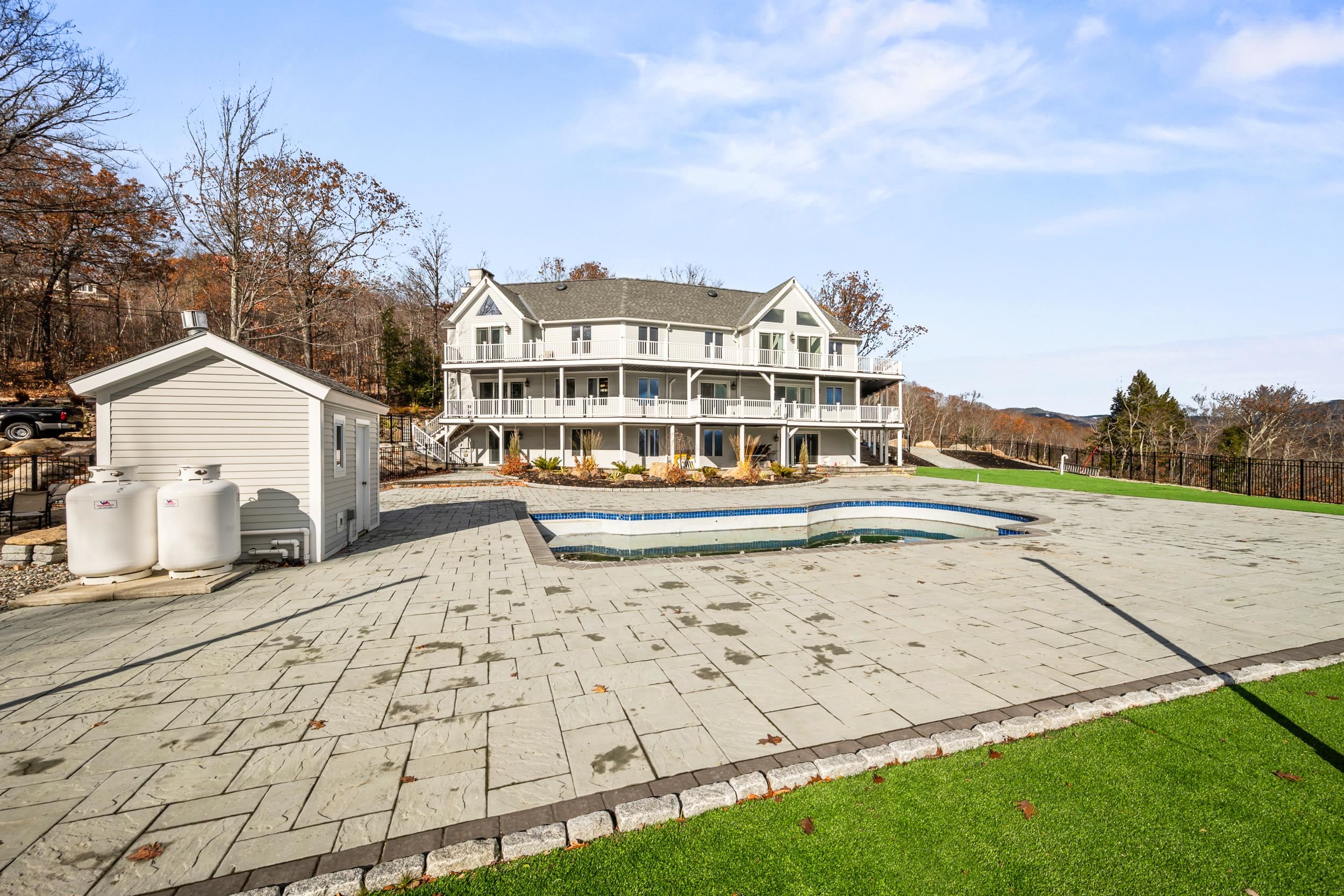 24 North Ledge Road