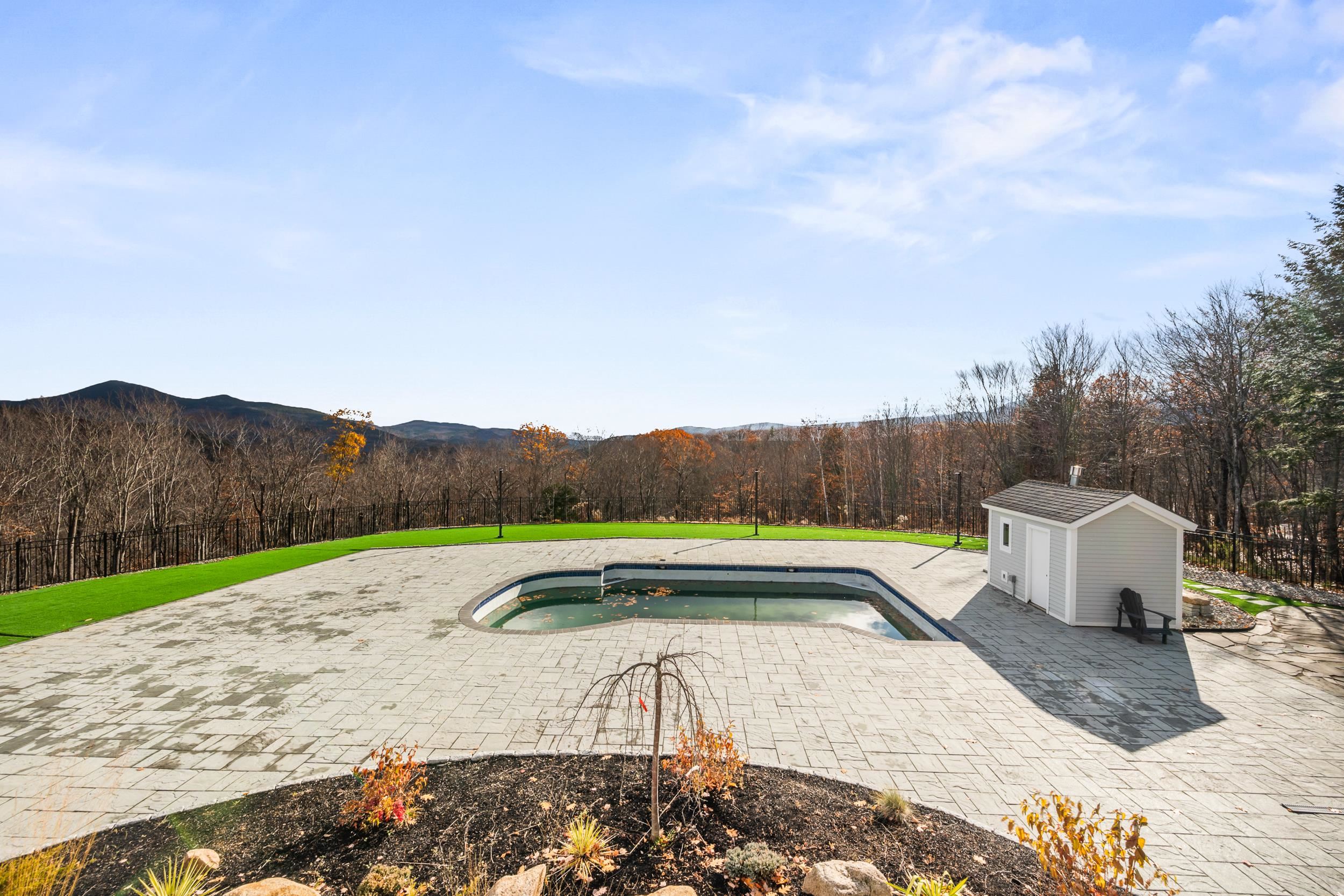 24 North Ledge Road
