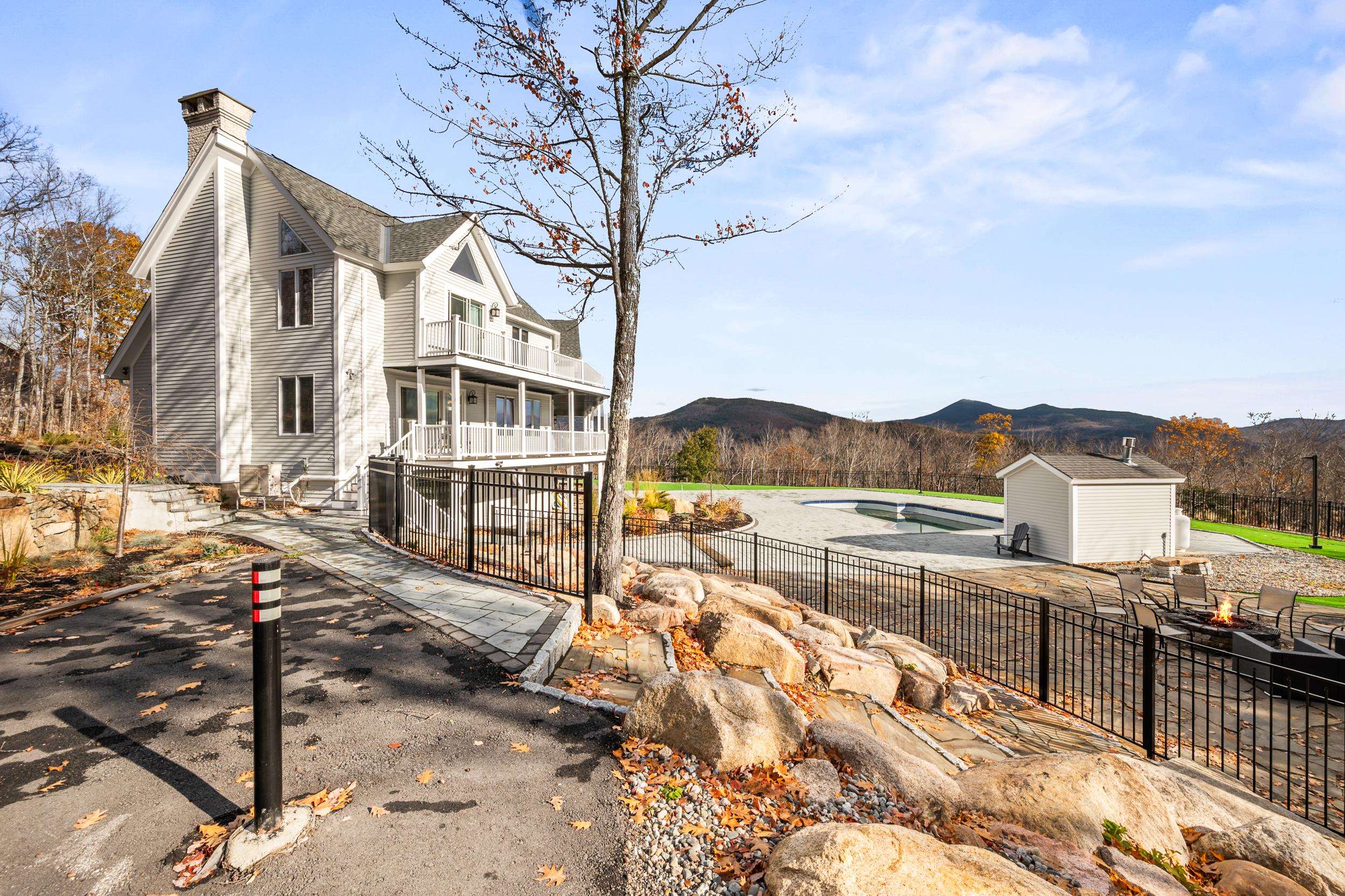 24 North Ledge Road