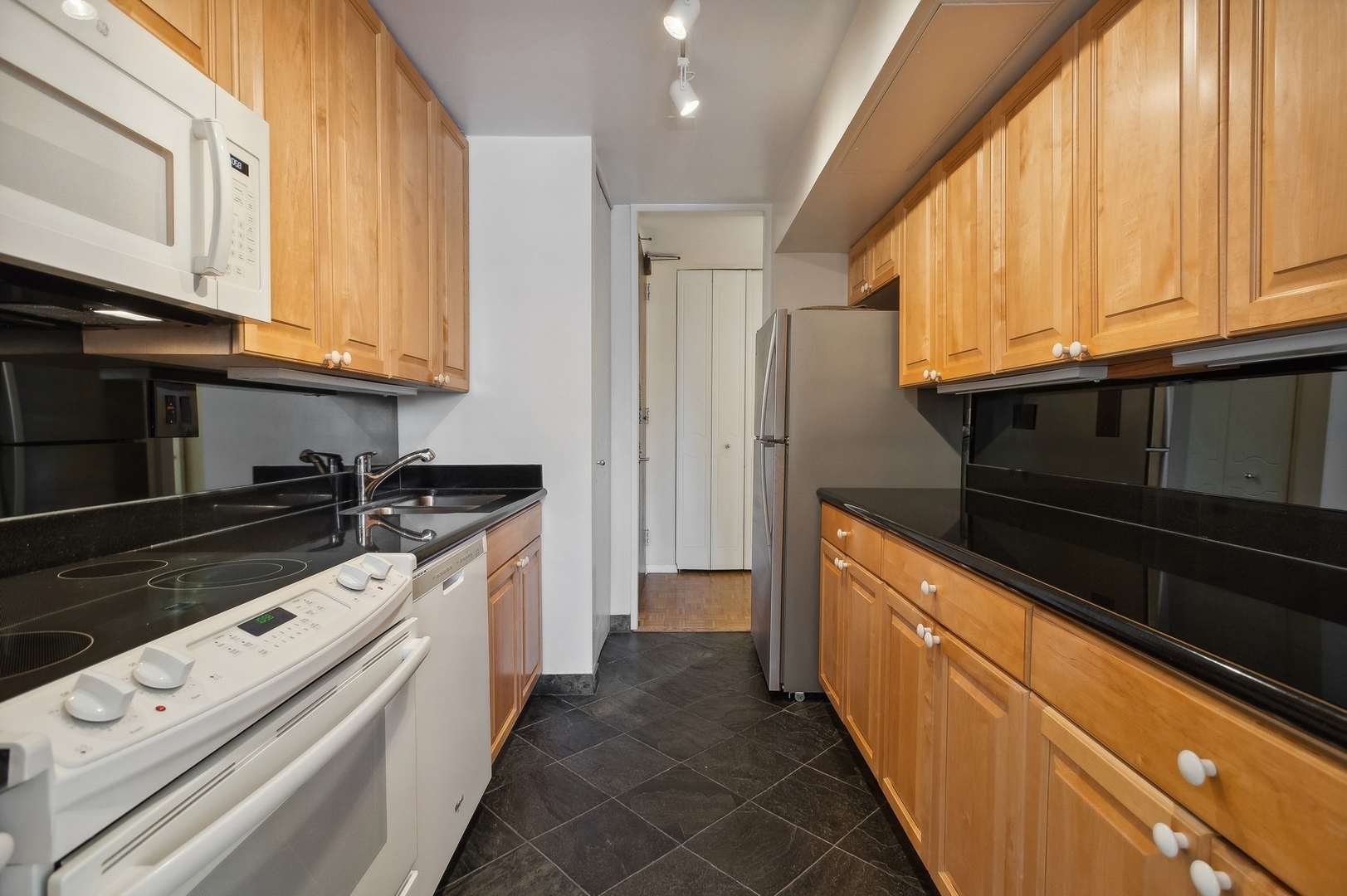 1310 N Ritchie Court Unit: 20C