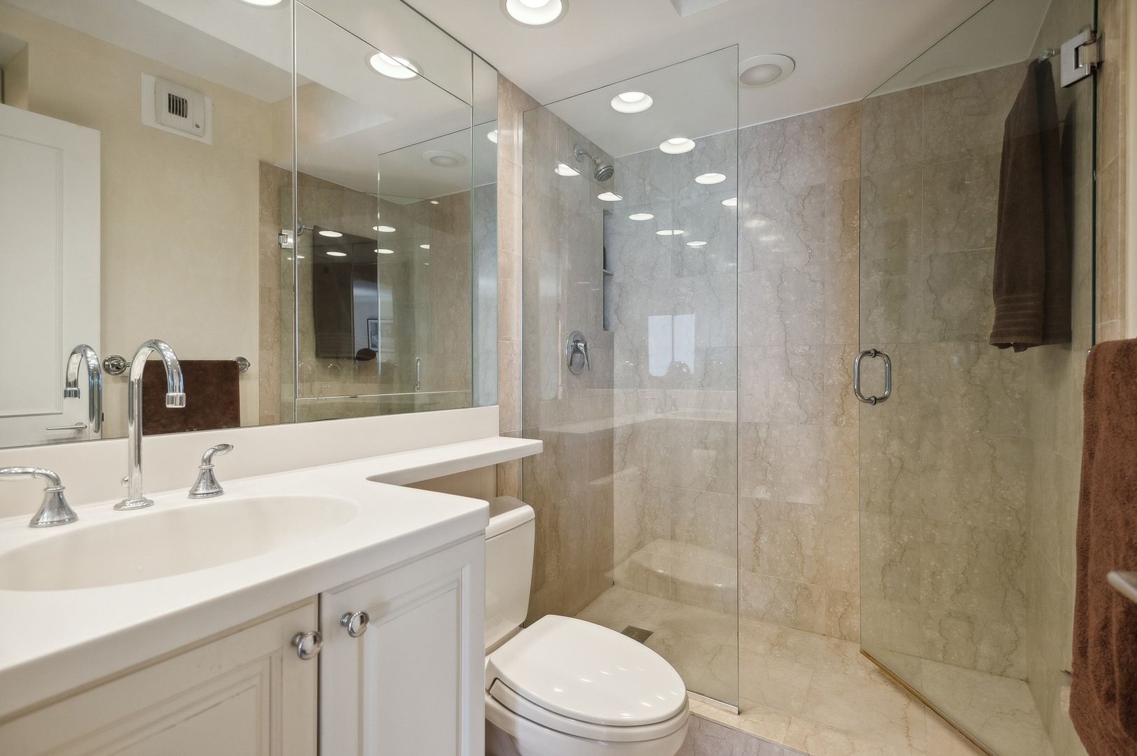 1310 N Ritchie Court Unit: 20C