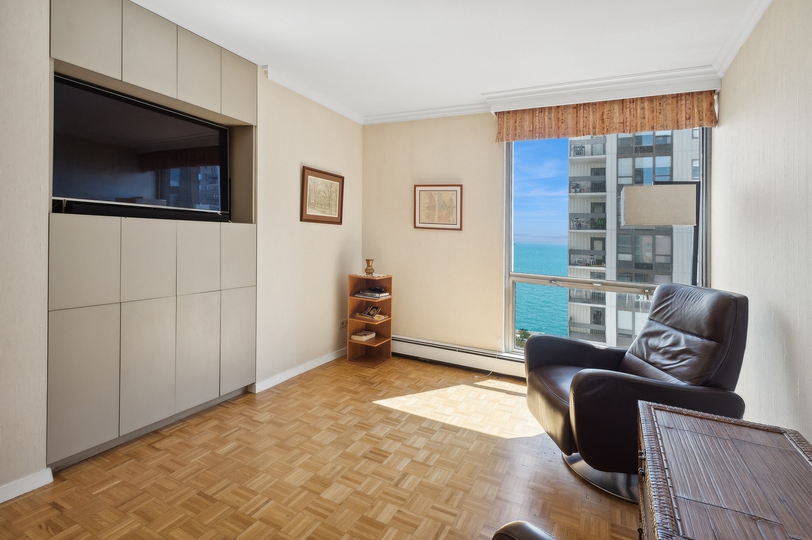 1310 N Ritchie Court Unit: 20C
