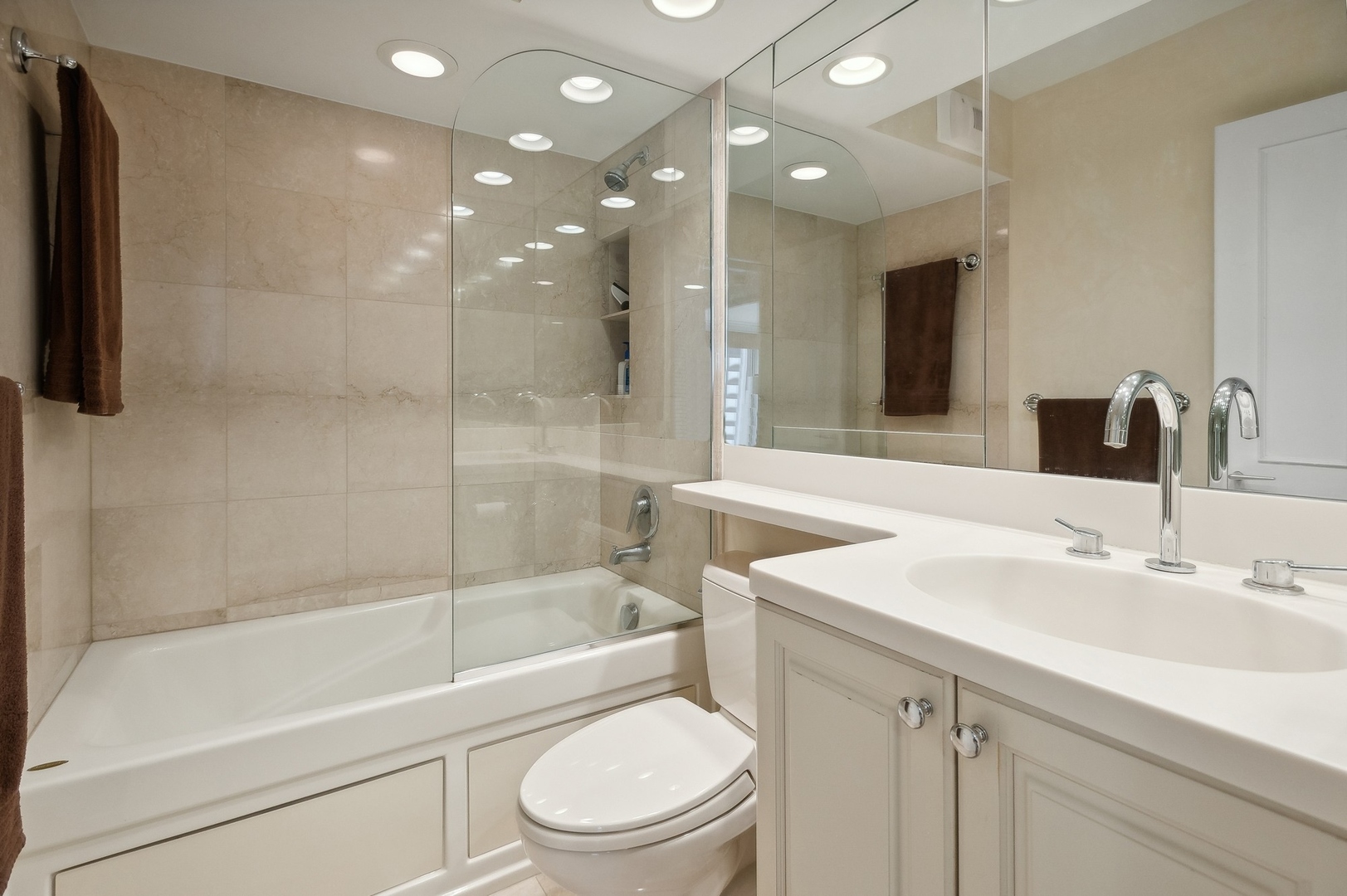 1310 N Ritchie Court Unit: 20C
