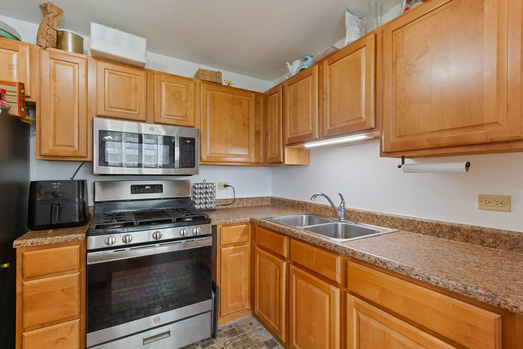 4850 S Lake Park Avenue Unit: 804