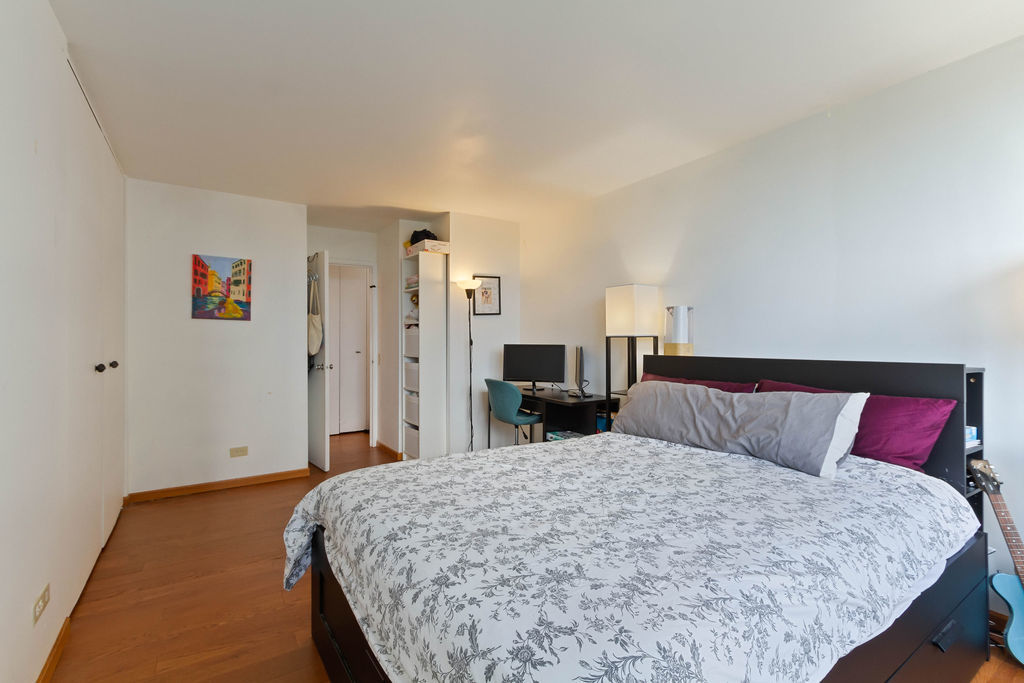 4850 S Lake Park Avenue Unit: 804