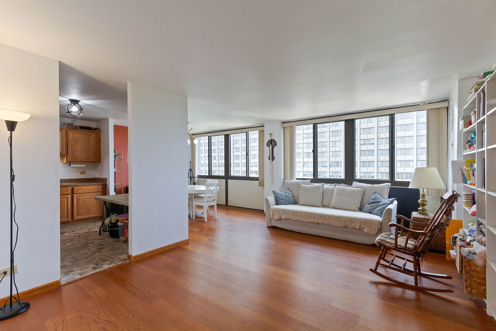 4850 S Lake Park Avenue Unit: 804