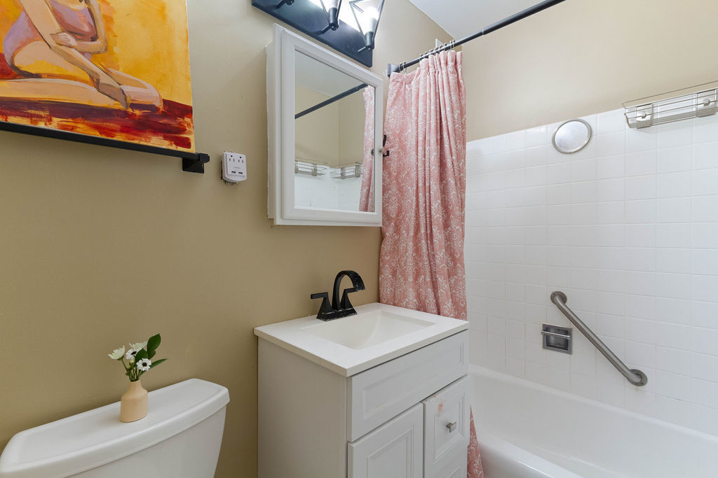 4850 S Lake Park Avenue Unit: 804