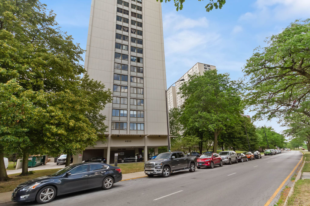 4850 S Lake Park Avenue Unit: 804