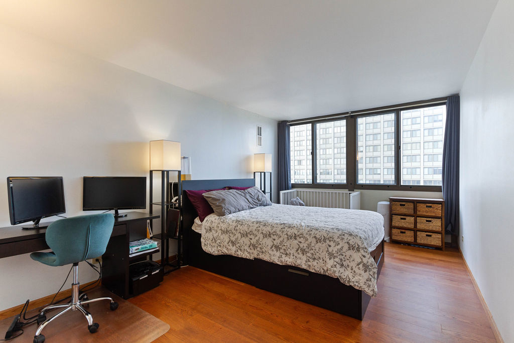 4850 S Lake Park Avenue Unit: 804