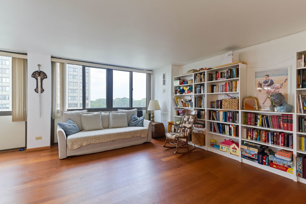 4850 S Lake Park Avenue Unit: 804