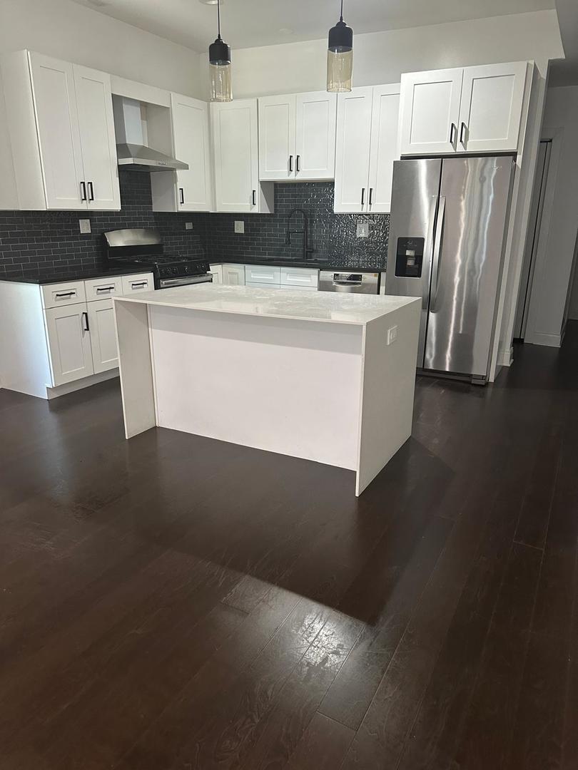 4516 S King Drive Unit: 1