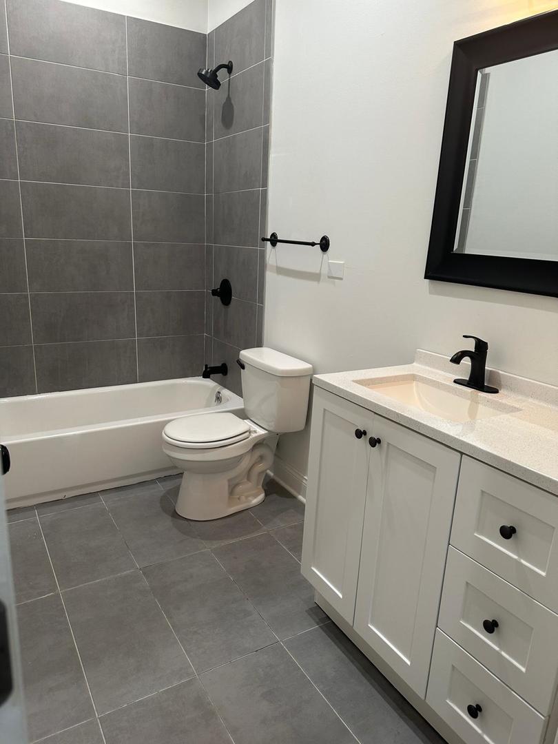 4516 S King Drive Unit: 1