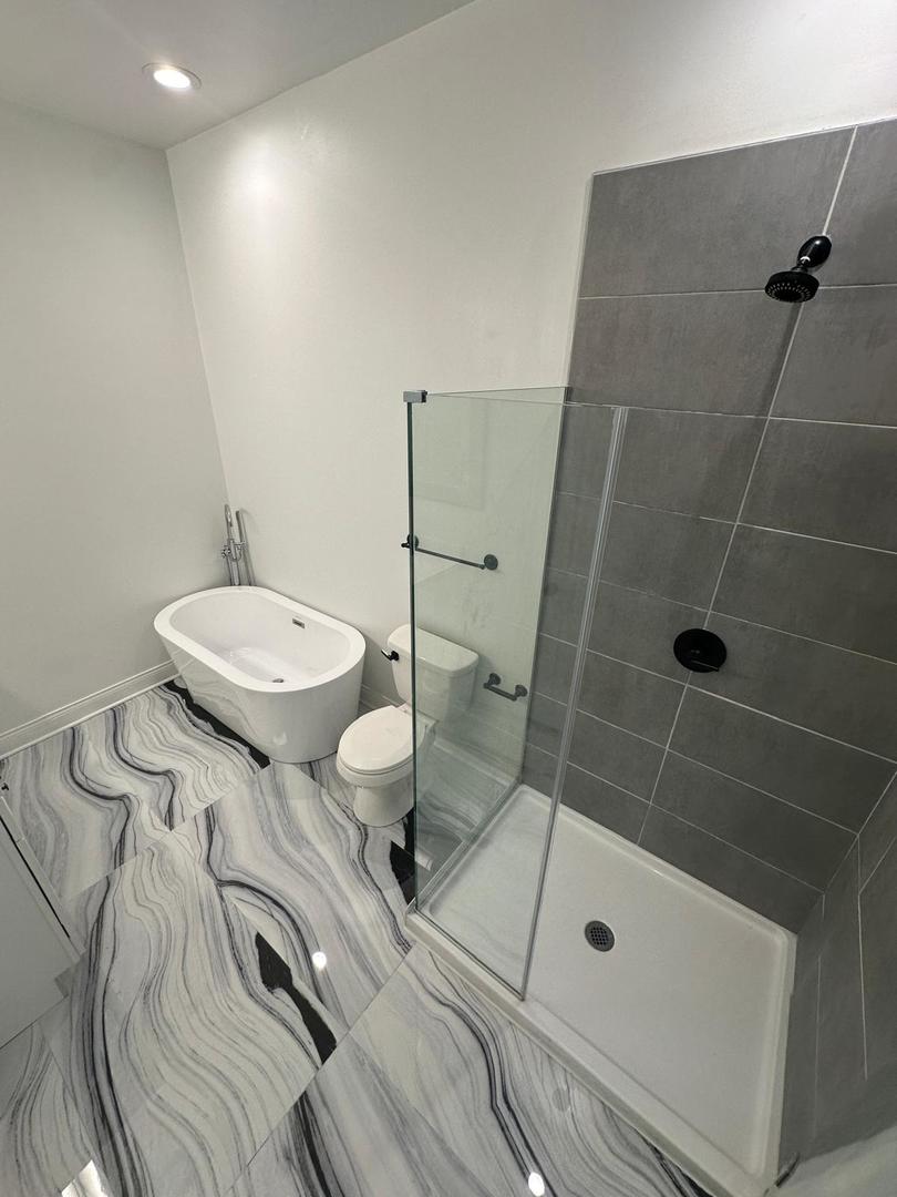 4516 S King Drive Unit: 1