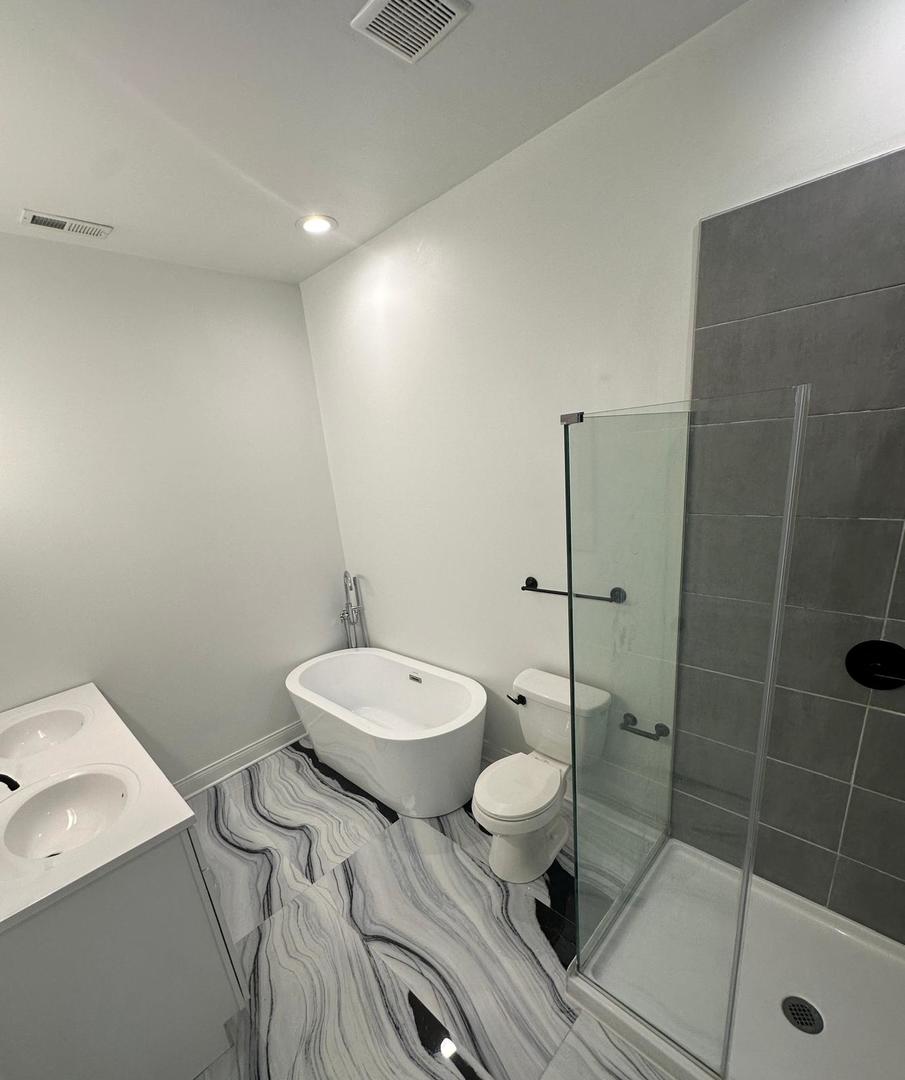 4516 S King Drive Unit: 1