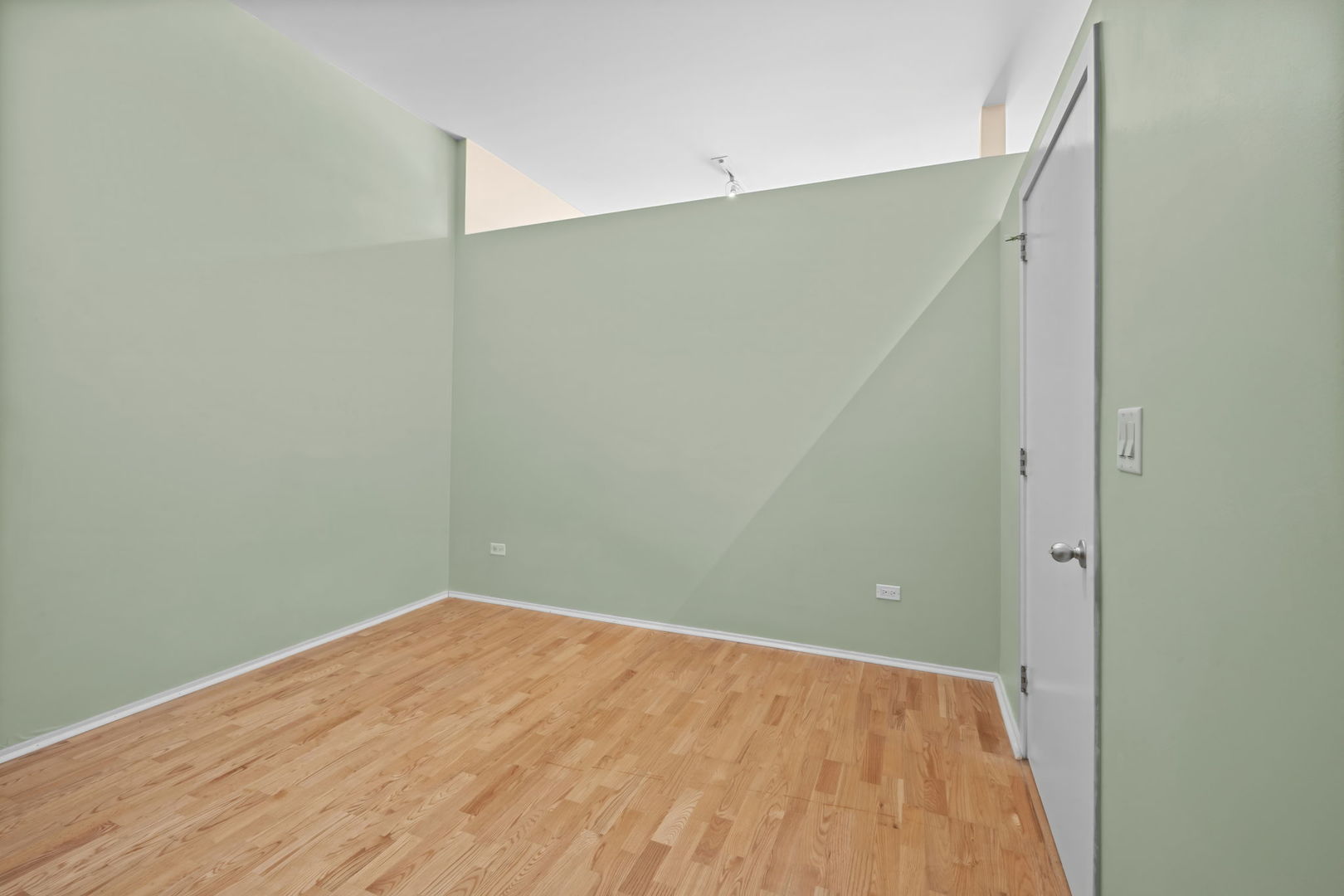 1000 E 53rd Street Unit: 320