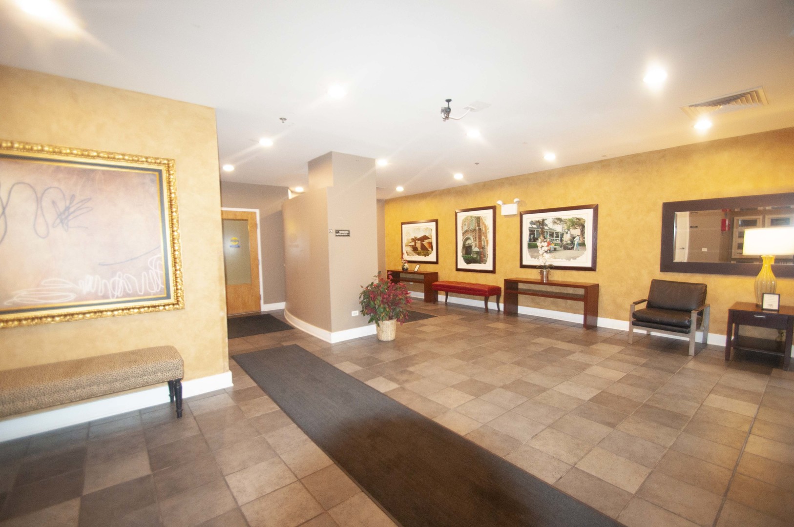 1000 E 53rd Street Unit: 320