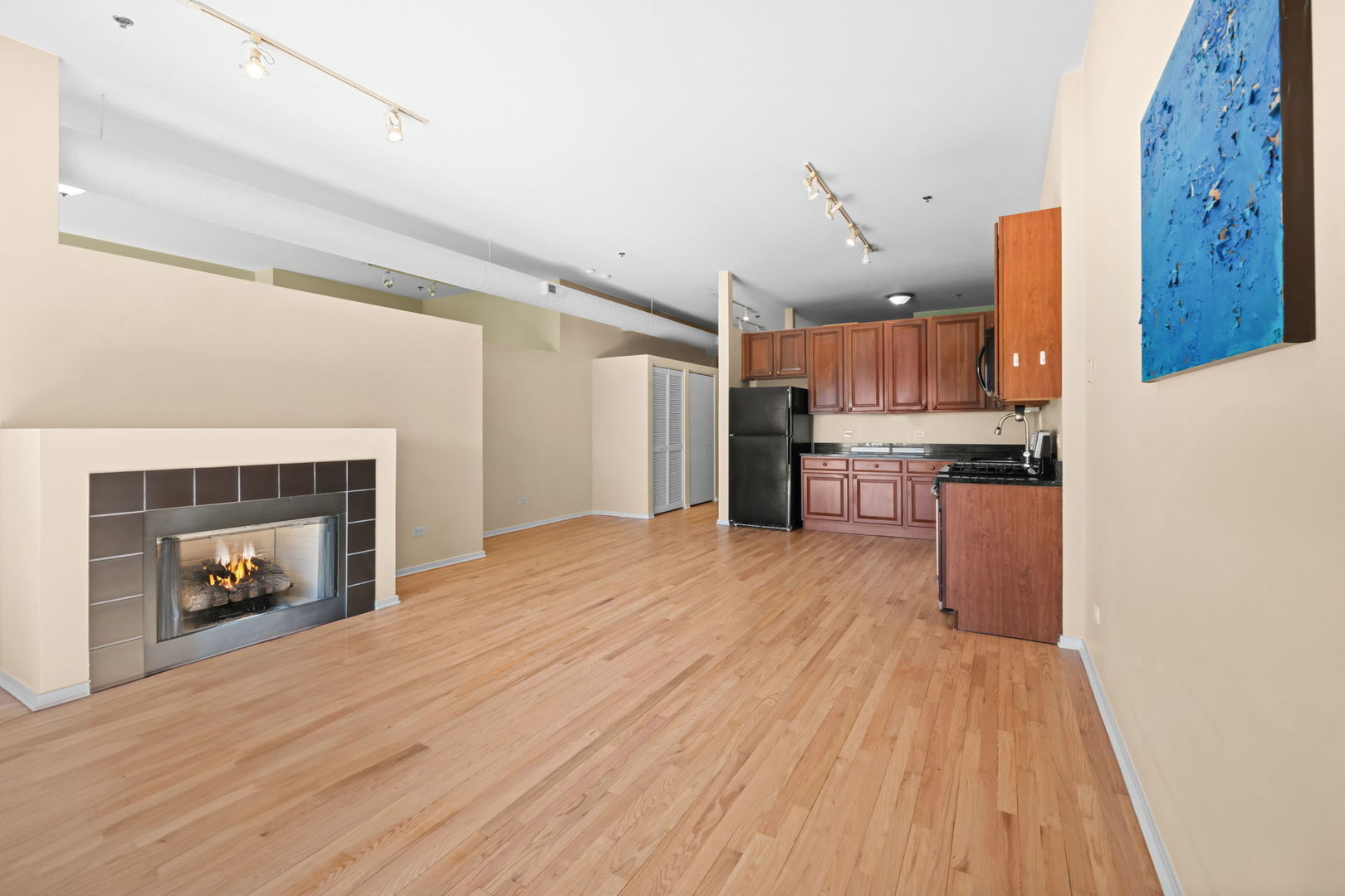 1000 E 53rd Street Unit: 320