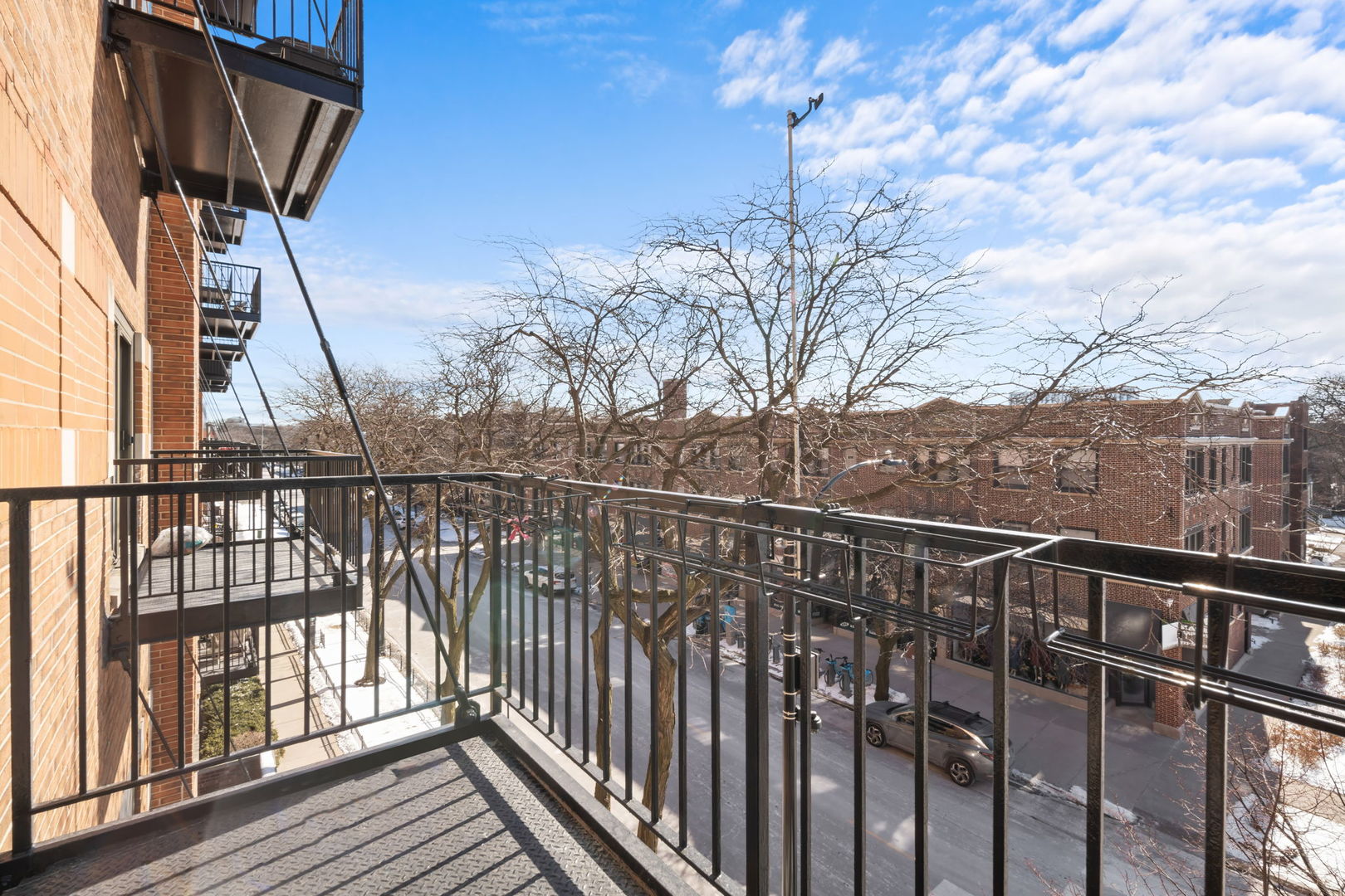 1000 E 53rd Street Unit: 320