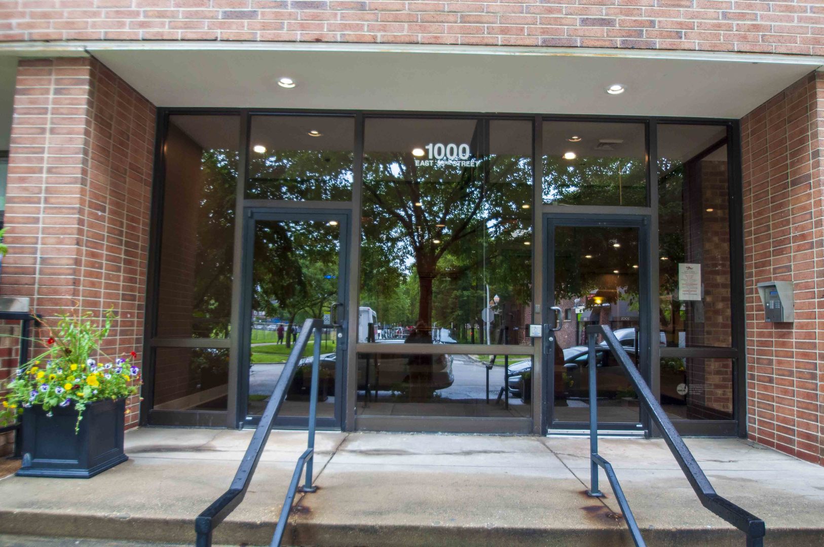 1000 E 53rd Street Unit: 320