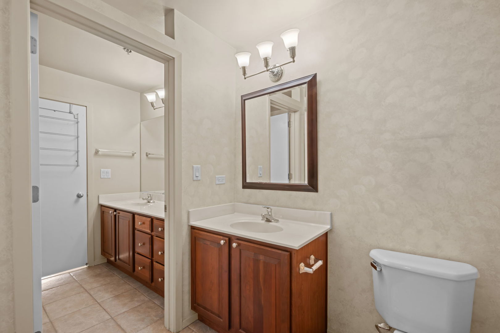 1000 E 53rd Street Unit: 320