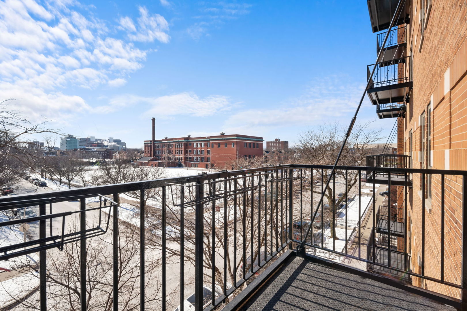 1000 E 53rd Street Unit: 320