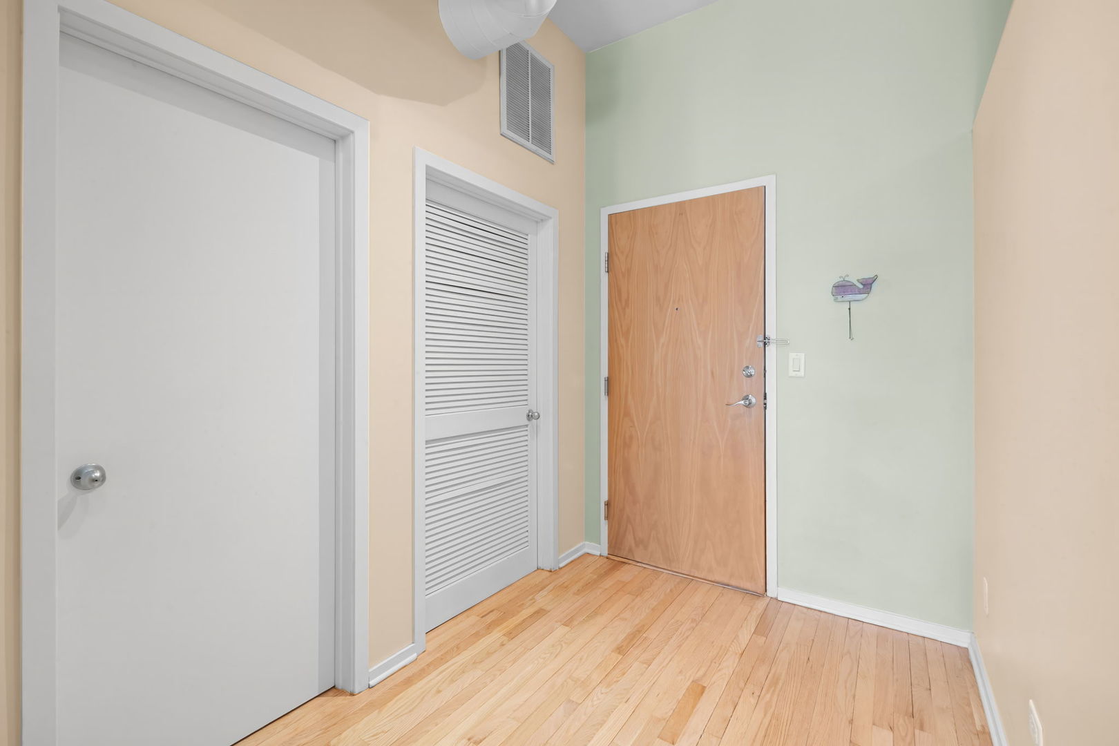 1000 E 53rd Street Unit: 320