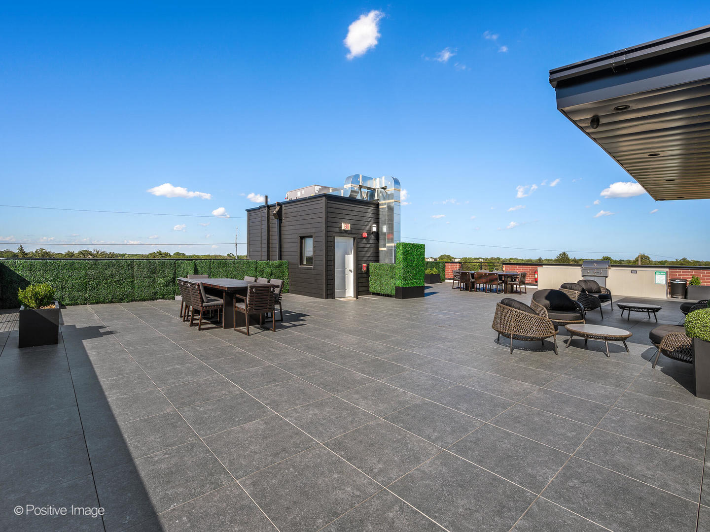 2811 Thatcher Avenue Unit: 302
