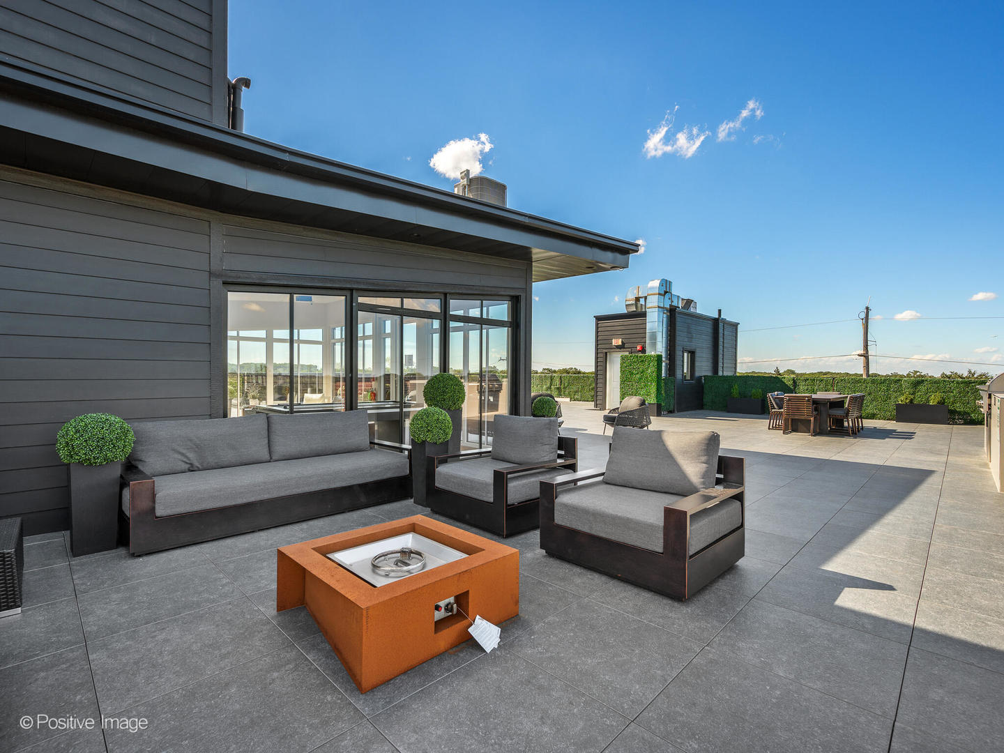 2811 Thatcher Avenue Unit: 302