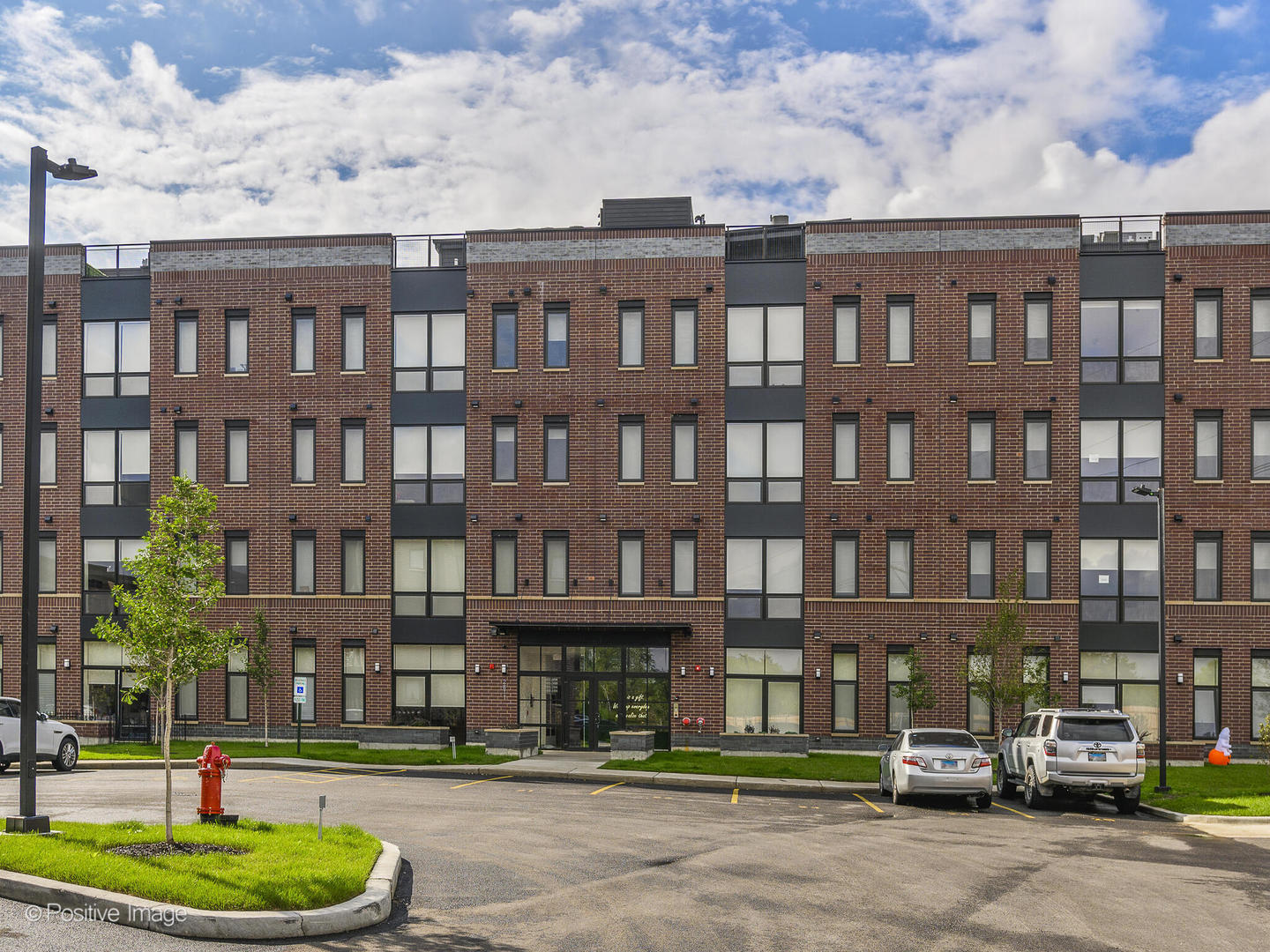 2811 Thatcher Avenue Unit: 302