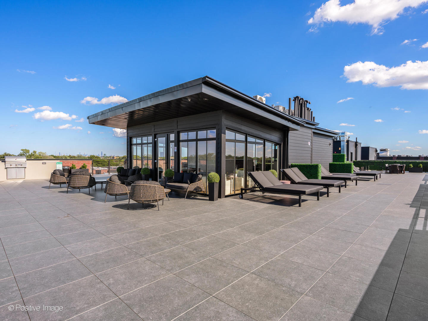 2811 Thatcher Avenue Unit: 302