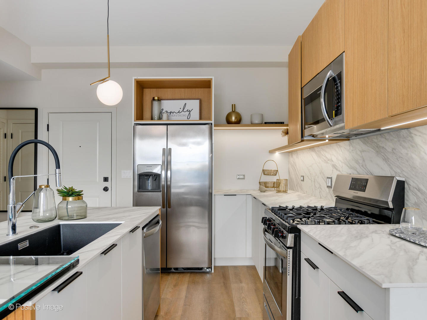 2811 Thatcher Avenue Unit: 302