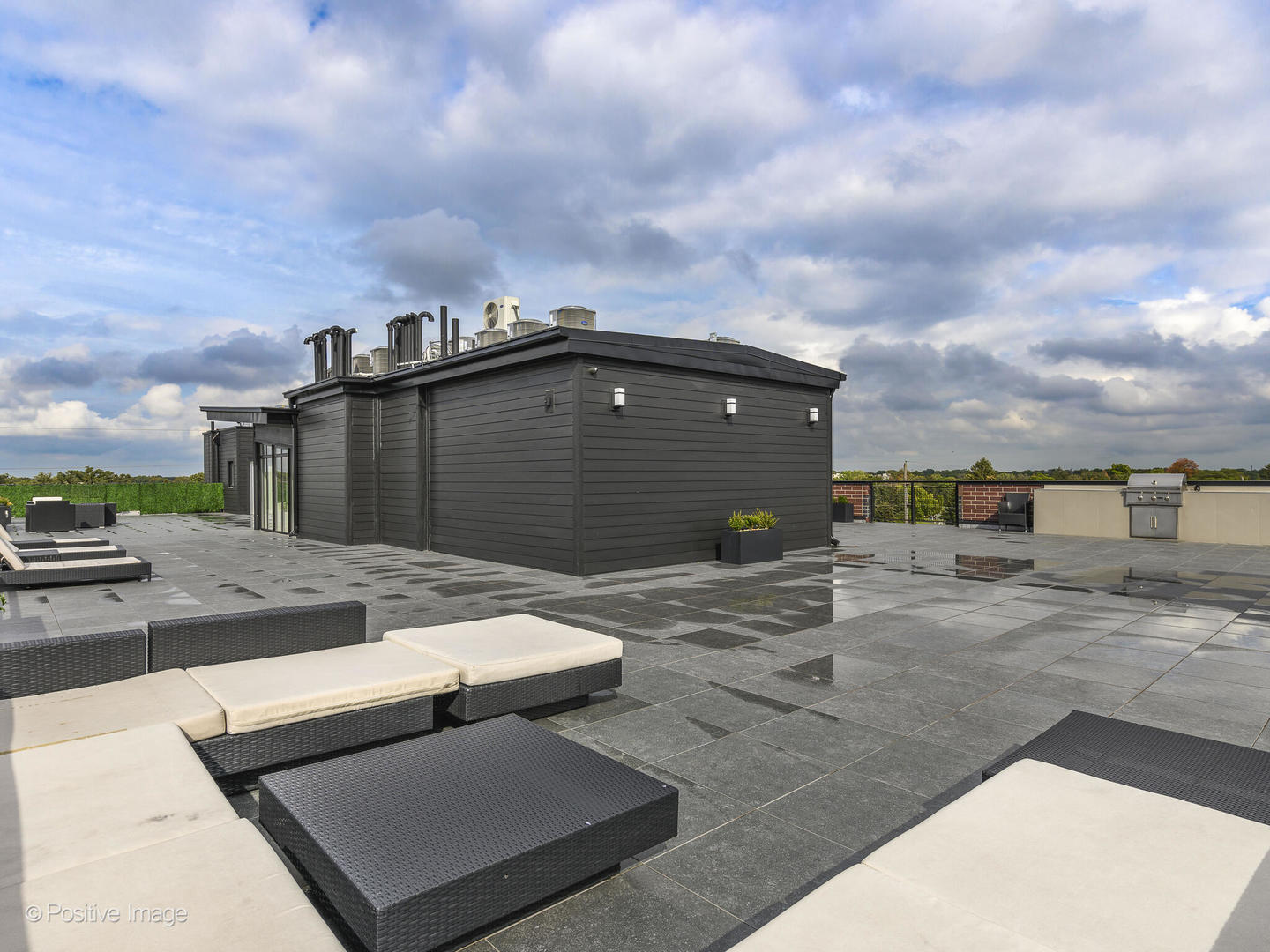 2811 Thatcher Avenue Unit: 302