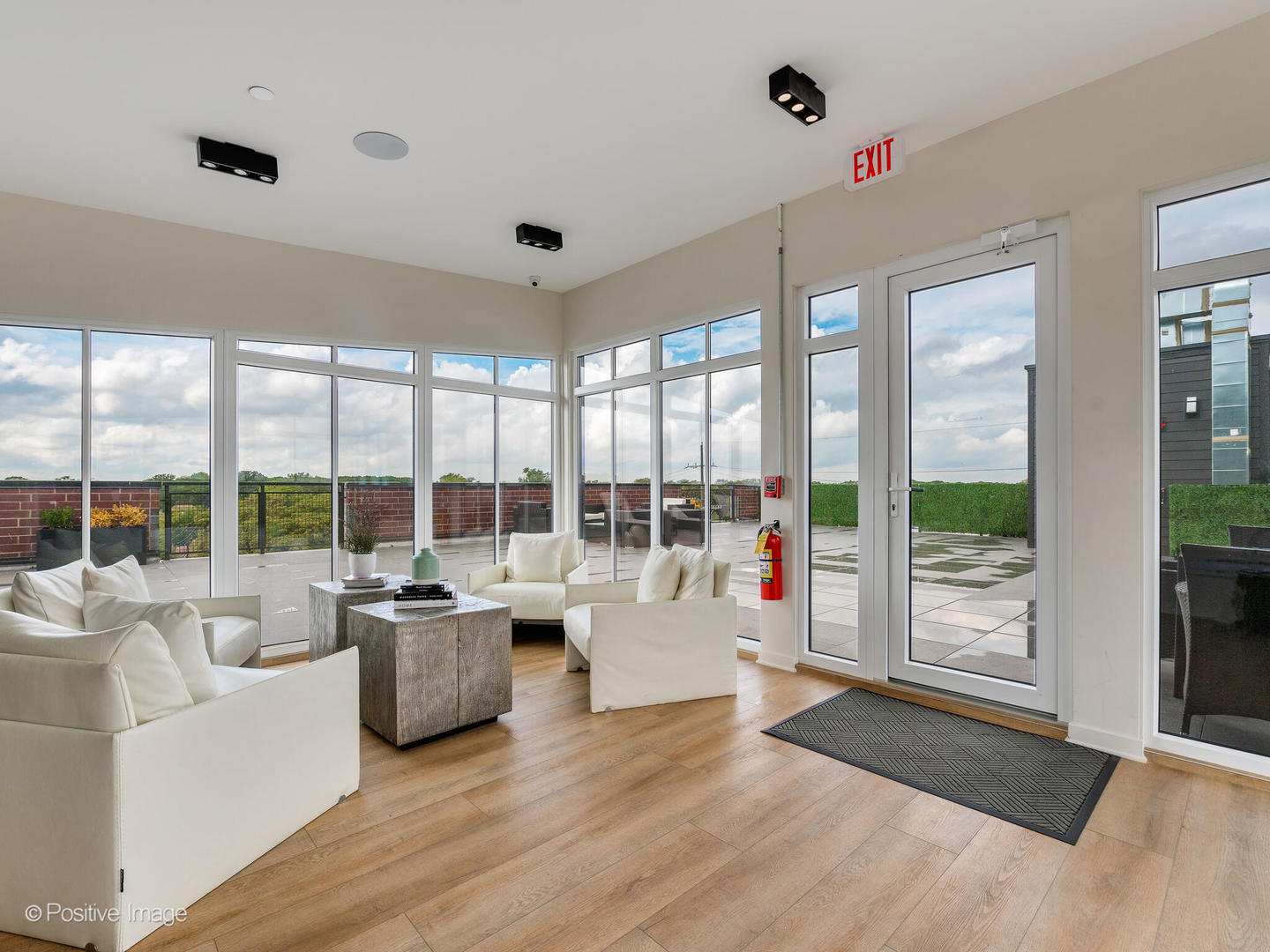 2811 Thatcher Avenue Unit: 302