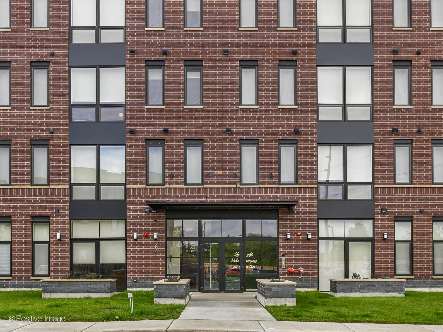 2811 Thatcher Avenue Unit: 302