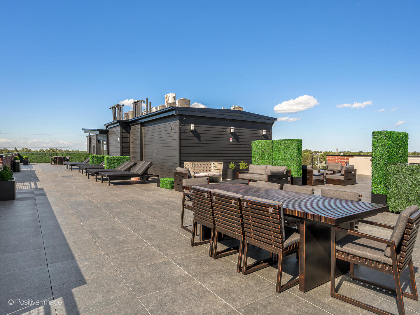 2811 Thatcher Avenue Unit: 302
