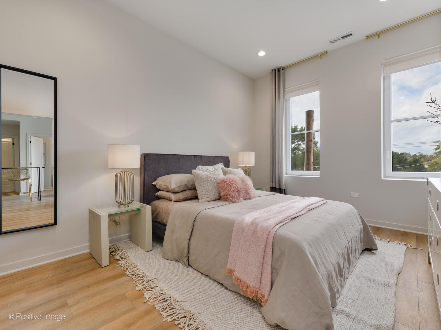 2811 Thatcher Avenue Unit: 302